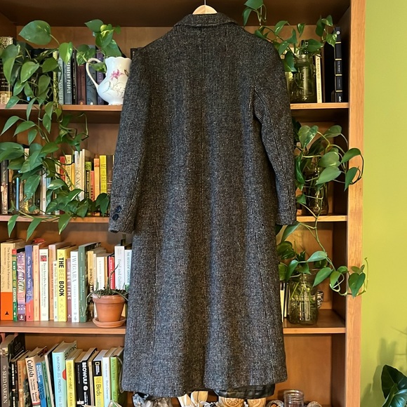 VINTAGE. Ashley Scott 100% wool coat w/removable VINTAGE amber (plastic) brooch. - Picture 8 of 9